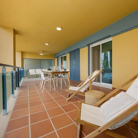 Coastal Apartment, With Swimming Pools And Close To The Beach, In The Tourist Bahia De דירה *