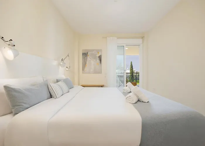 Coastal Apartment, With Swimming Pools And Close To The Beach, In The Tourist Bahia De * Марбелья
